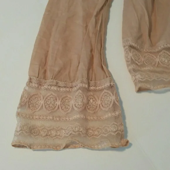 BB DAKOTA l Baby Doll Lace Blush Top D1 - Picture 5 of 5